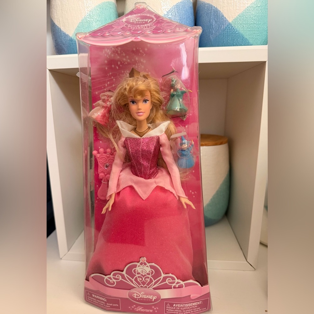 Aurora Figure Disney Store Exclusive. Rare💗
NEW BUT OPEN BOX IN THE BACK